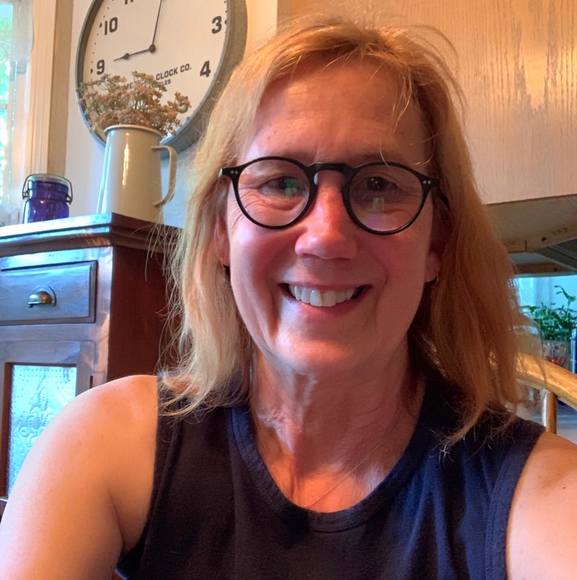 Meet your Posher, Beth - Picture 1 of 1